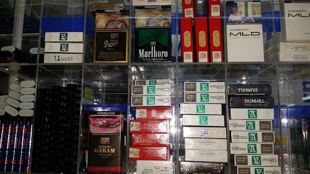 Venta de Tabaco en Bali (Indonesia)