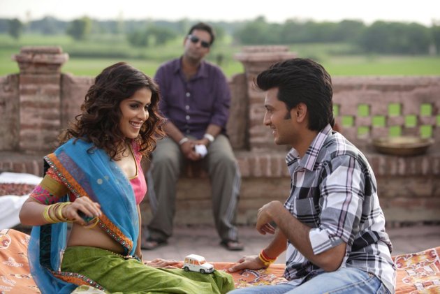 Off-Screen Photo Shoot Of Ritesh And Genelia