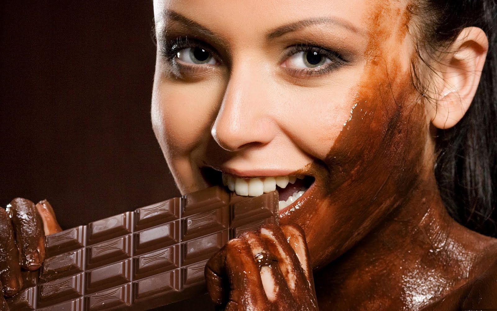eating-chocolate-wallpapers.jpg