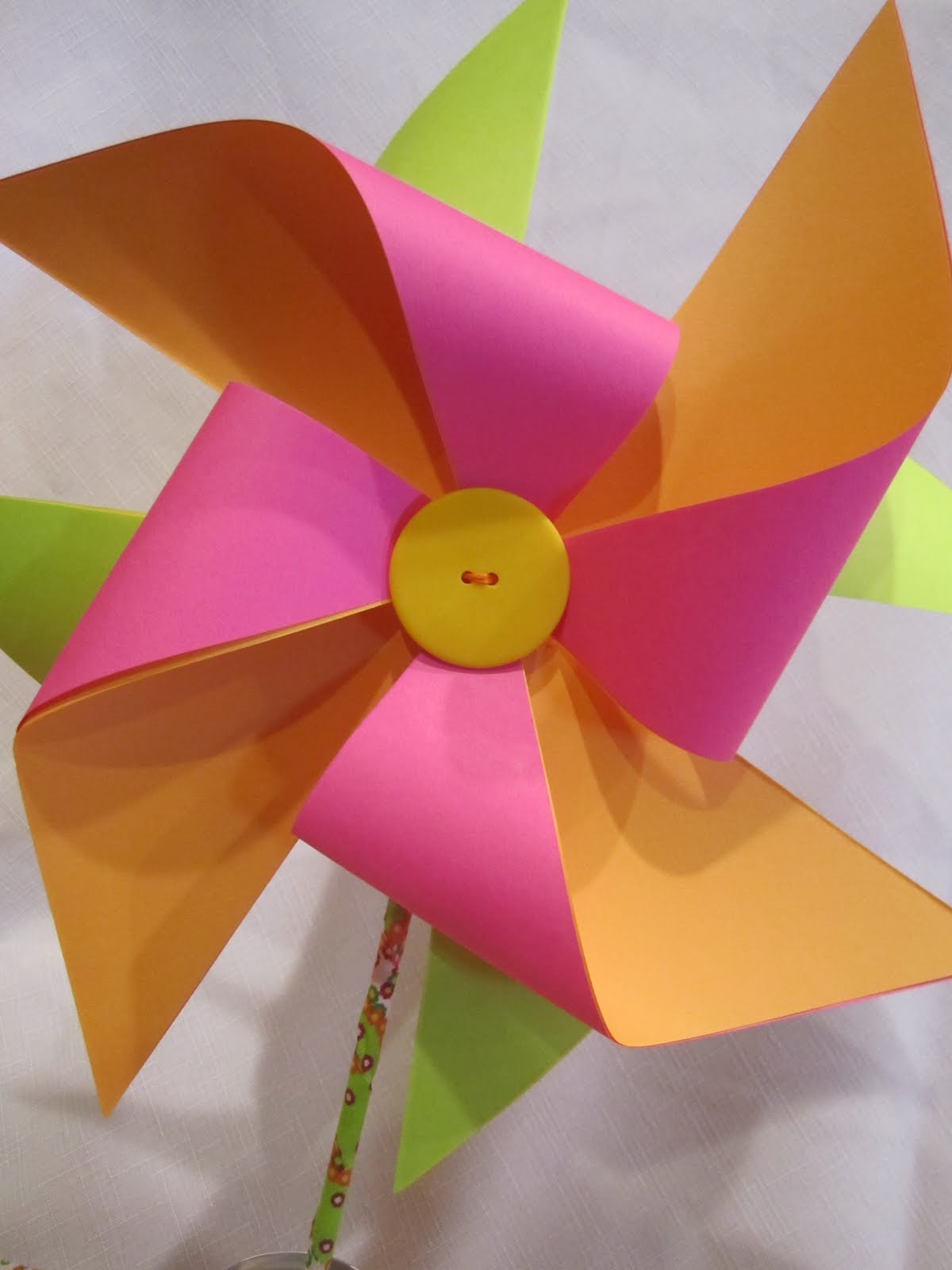 How to Make a Paper Pinwheel Tutorial - Wendys Hat
