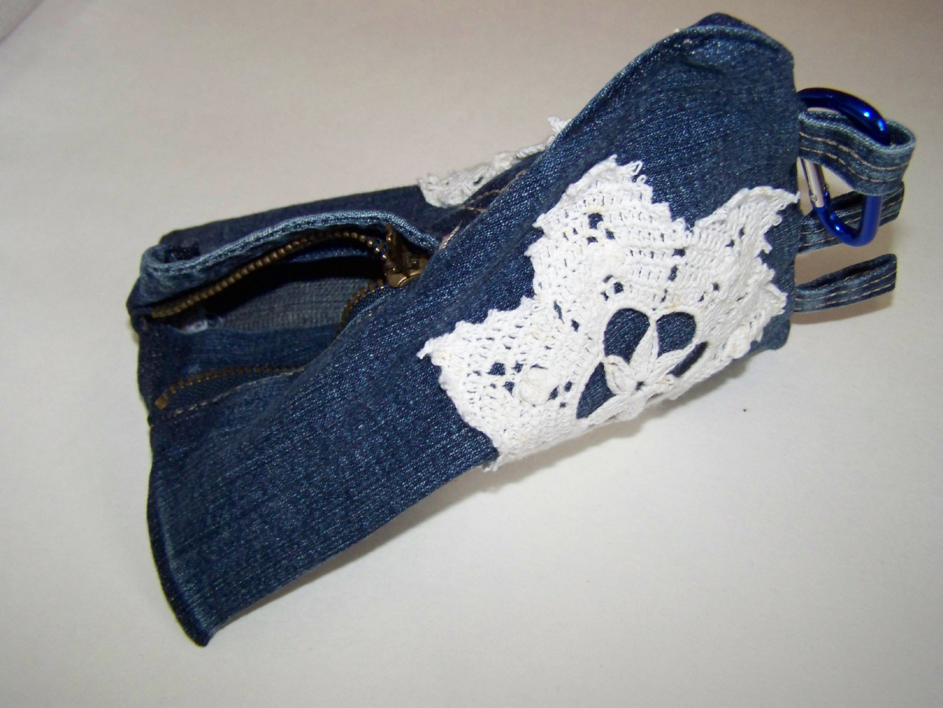Craft tutorial Humbug denim pencil case from recycled jeans