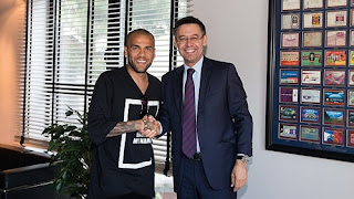 Daniel Alves renovação de contrato Barcelona Daniel Alves renovação de contrato Barcelona