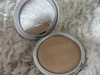 Review, Mary, Lou, Manizer, highlighter, Blusher, Whispersfromangels, Shimmer, Pretty, Blogger, Eyeshadow, theBalm, Balm