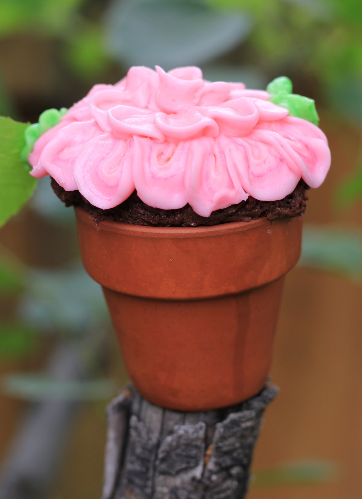 A Little Cuppa Tea Flower Pot Cupcakes