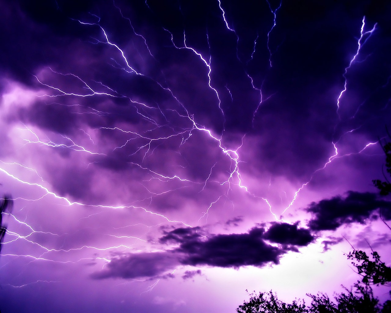 http://4.bp.blogspot.com/-8_J1pBhB2nU/TdOp7JtWTHI/AAAAAAAAEJM/ksWayKYpBwk/s1600/mauve_sky_with_lightning_wallpaper_landscape_nature_wallpaper_1280_1024_1528.jpg