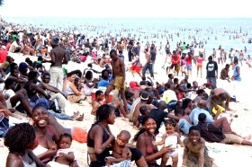Praia da Costa do Sol já conta com 12 salva-vidas