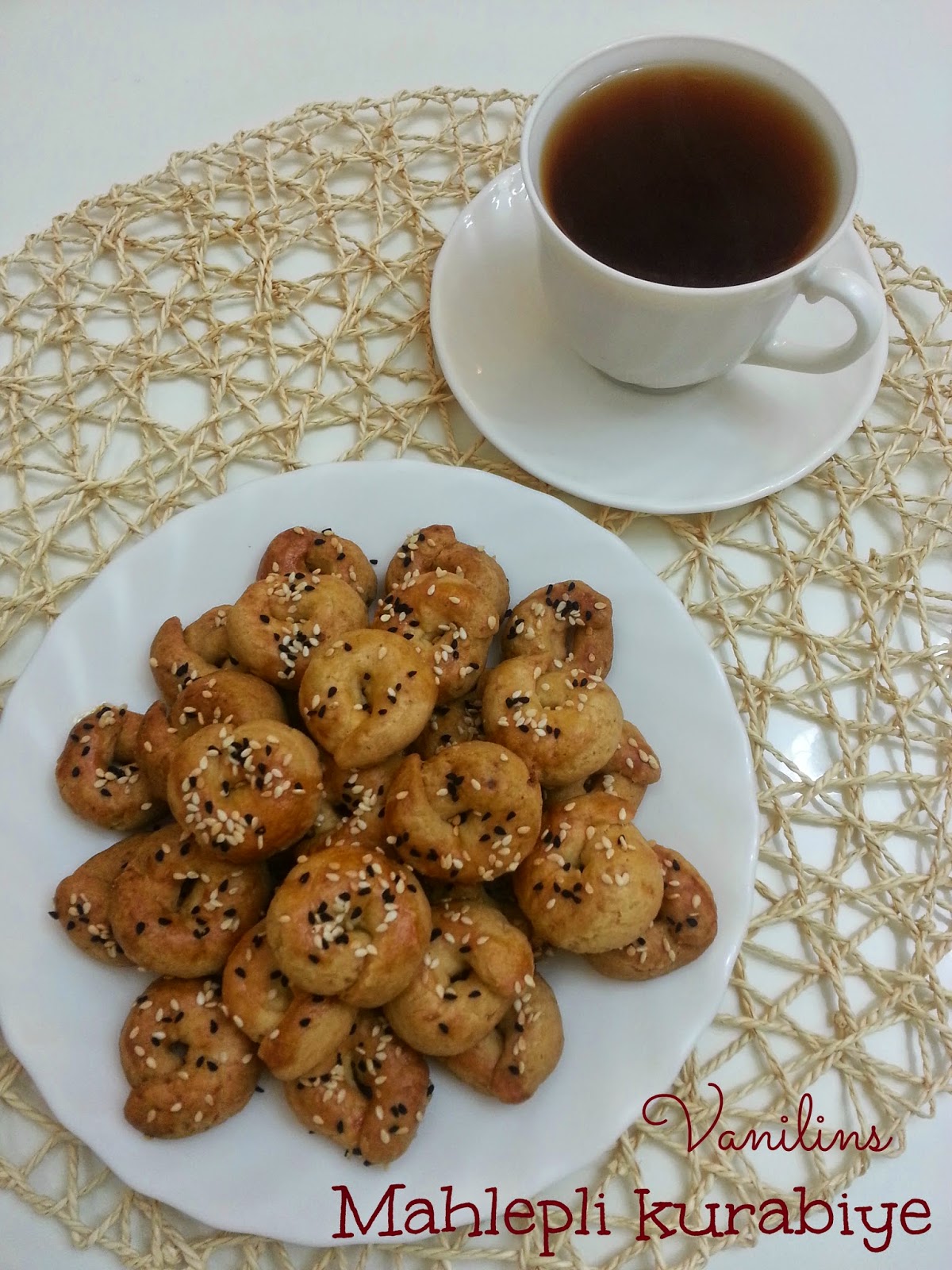 Salçalı Mahlepli Simit Tarifi Salçalı Mahlepli Simit Tarifi