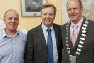 Leabharlann An Daingin Branch Librarian Bernard Mac Brádaigh, Niall O'Dowd and Mayor Seamus Cosaí Fitzgerald. Leabharlann An Daingin Branch Librarian Bernard Mac Brádaigh, Niall O'Dowd and Mayor Seamus Cosaí Fitzgerald.
