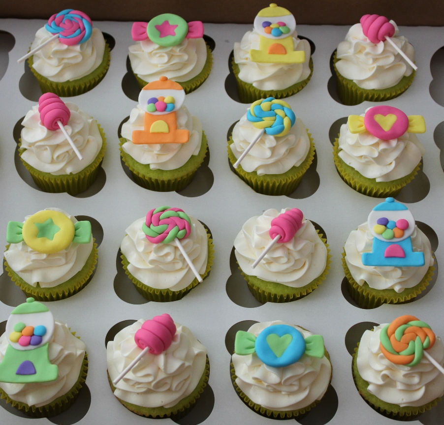 Emily s Delights: Candy Cupcakes & Toppers 02/2011
