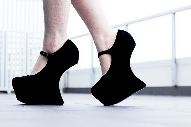 jeffrey campbell night walk