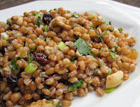 Salada de Trigo com Nozes e Passas Salada de Trigo com Nozes e Passas (vegana)