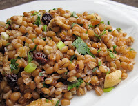 Salada de Trigo com Nozes e Passas (vegana)