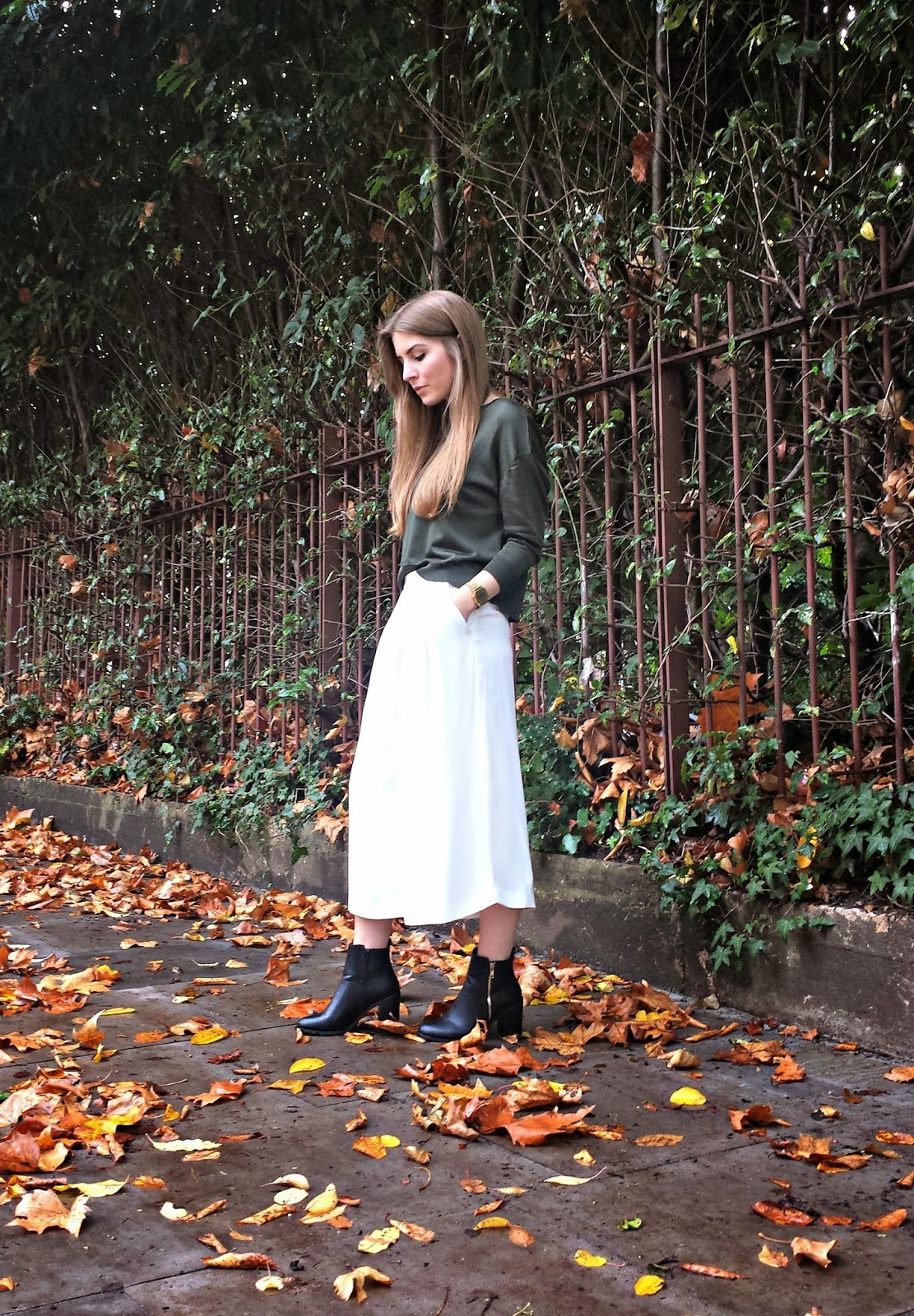 Outfit Green jumper, white culottes Style Trunk