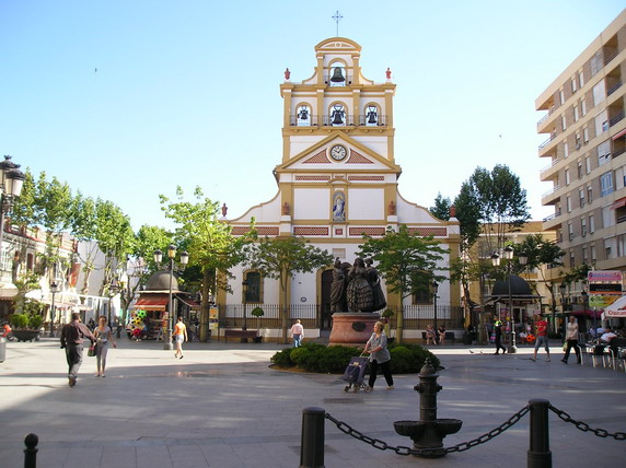 Plaza_de_la_Iglesia_de_la_Inmaculada_en_La_L%25C3%25ADnea_de_la_Concepci%25C3%25B3n.jpg