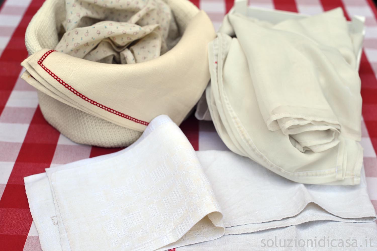 Come Togliere Le Macchie Gialle Vecchie Dalle Tovaglie Colorate