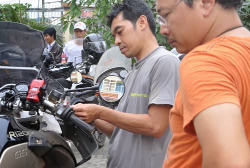 Dàn môtô khủng của Thái Lan bị bắt trên xa lộ Hà Nội Dàn môtô khủng của Thái Lan bị bắt trên xa lộ Hà Nội