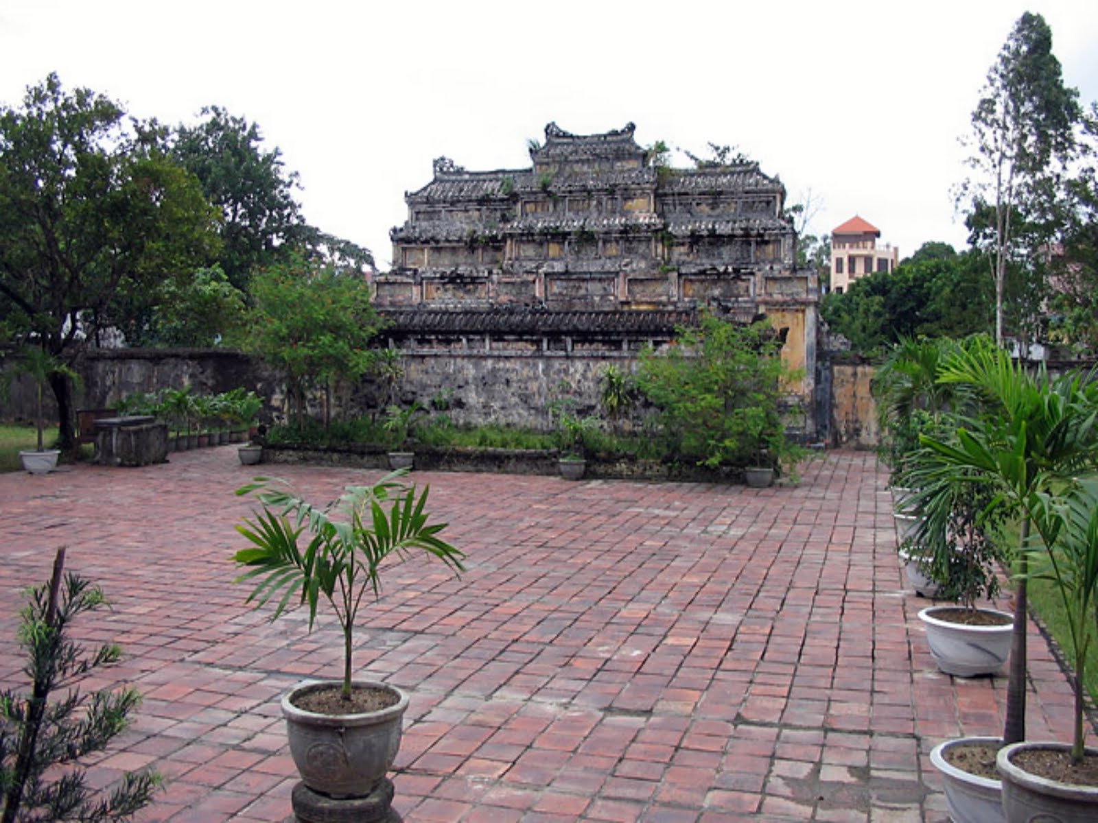 Imperial Tomb Of Duc Duc Hue Vietnam - Sarcophagus In The Tomb Of Emperor Duc Duc In Hue Imperial Vietnam imperial tomb of duc duc hue vietnam - sarcophagus in the tomb of emperor duc duc in hue imperial vietnam