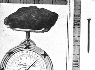 Pedra e prego utilizados para matar Giordano Cayetano Godino