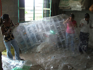 construcción de invernadero de pete reciclado