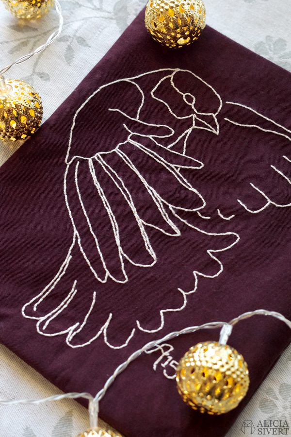 Great tit embroidered pouch by Alicia Sivertsson, 2015. Great tit embroidered pouch by Alicia Sivertsson, 2015. Aliciasivert, alicia sivert, broderi, embroidery, chickadee, talgoxe, konsthantverksdagen spånga 2015, diy, sy, sömnad, saksamlarpåse, påse, börs, skapa, skapande, kreativitet, textile, textil, tyg, inspiration