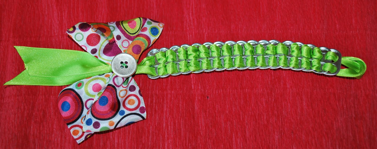 pulsera de chapas color pistacho disponible en todos los colores