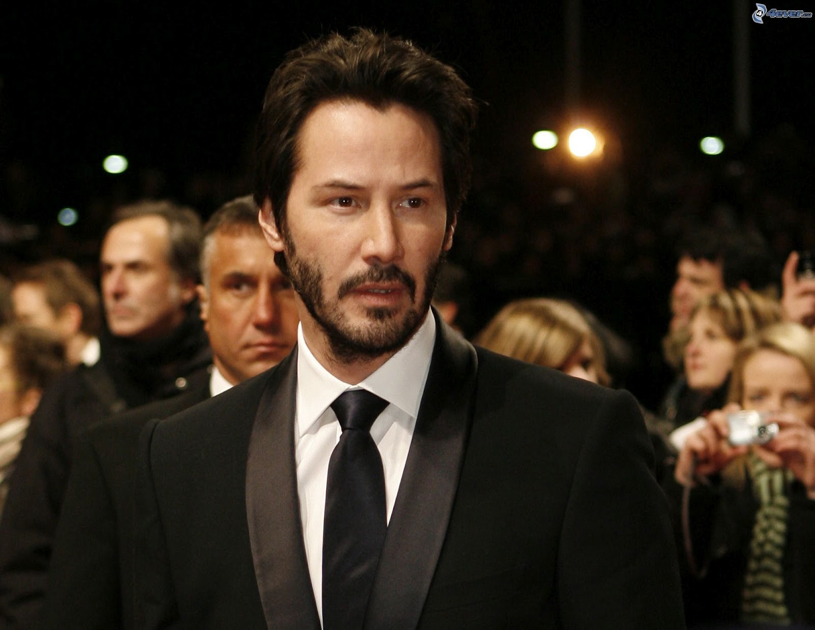 http://4.bp.blogspot.com/-8hzM5HH3GDk/UA7dAk3zcII/AAAAAAAAASM/HYiGxsF8KMM/s1600/christian+grey+keanu+reeves+2.jpg