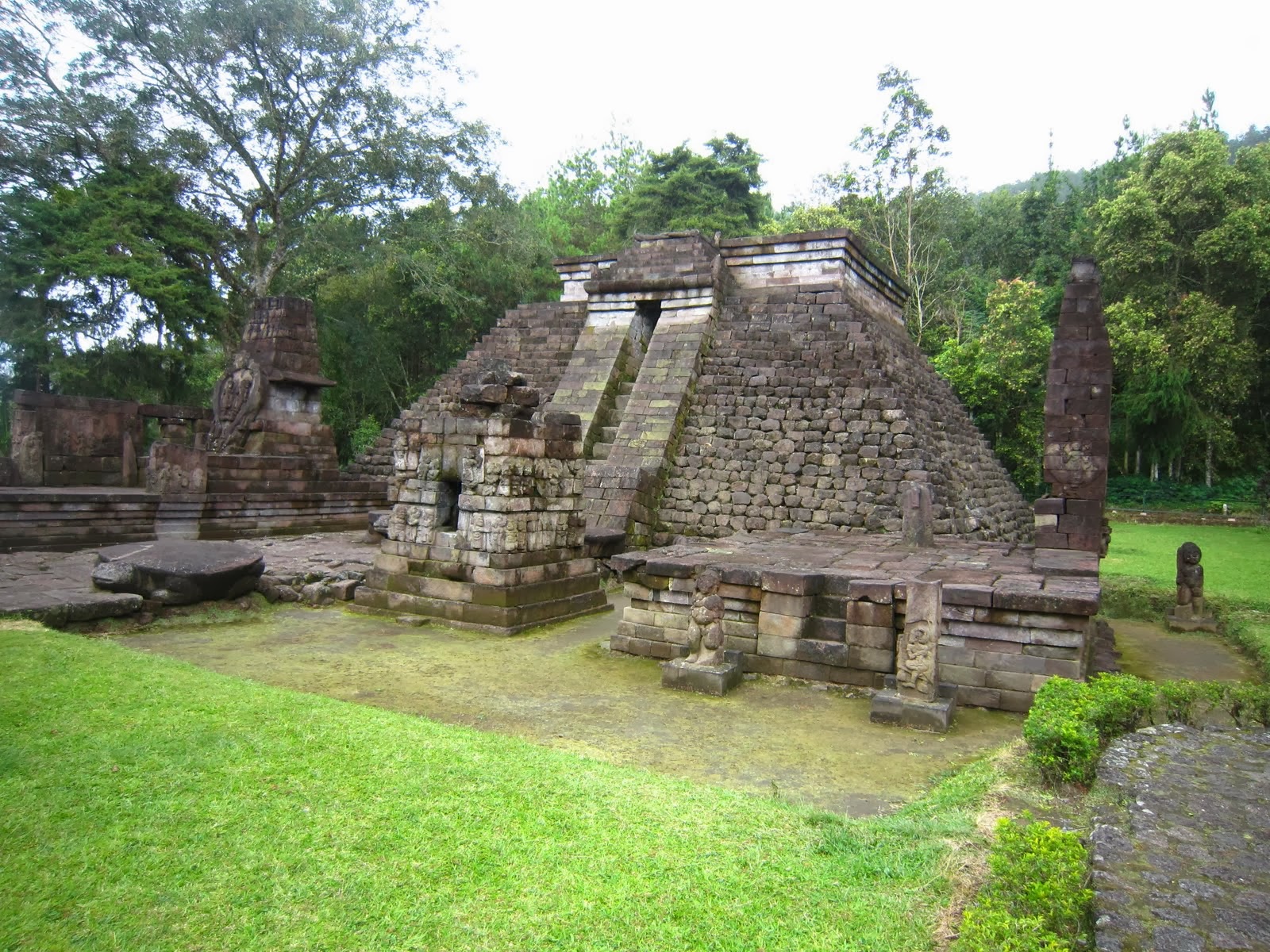 CANDI SUKUH - Candi Erotis Yang Belum Banyak Diketahui | KUMPULAN SEJARAH