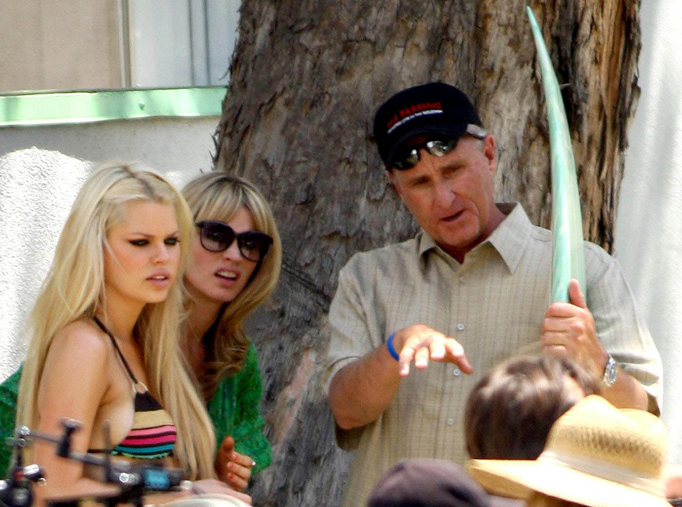 http://4.bp.blogspot.com/-8lnGD-k2jZ0/TVYwGpS4U_I/AAAAAAAABQQ/ZXORmnlJNpM/s1600/sophie-monk-profile-aprilz-4.jpg
