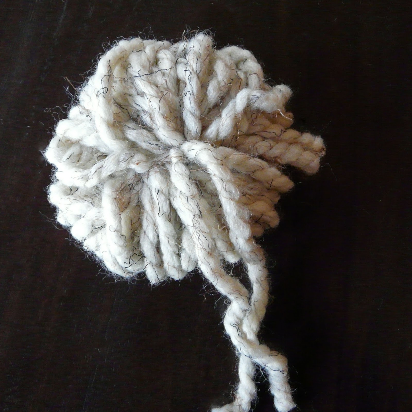 [Make] Fluffy Yarn Wreath