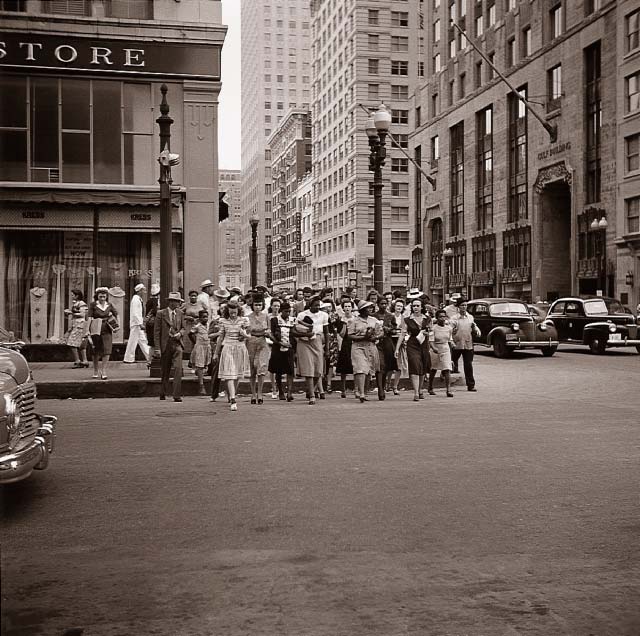 Bint photoBooks on Between Walker Evans and Robert Frank John