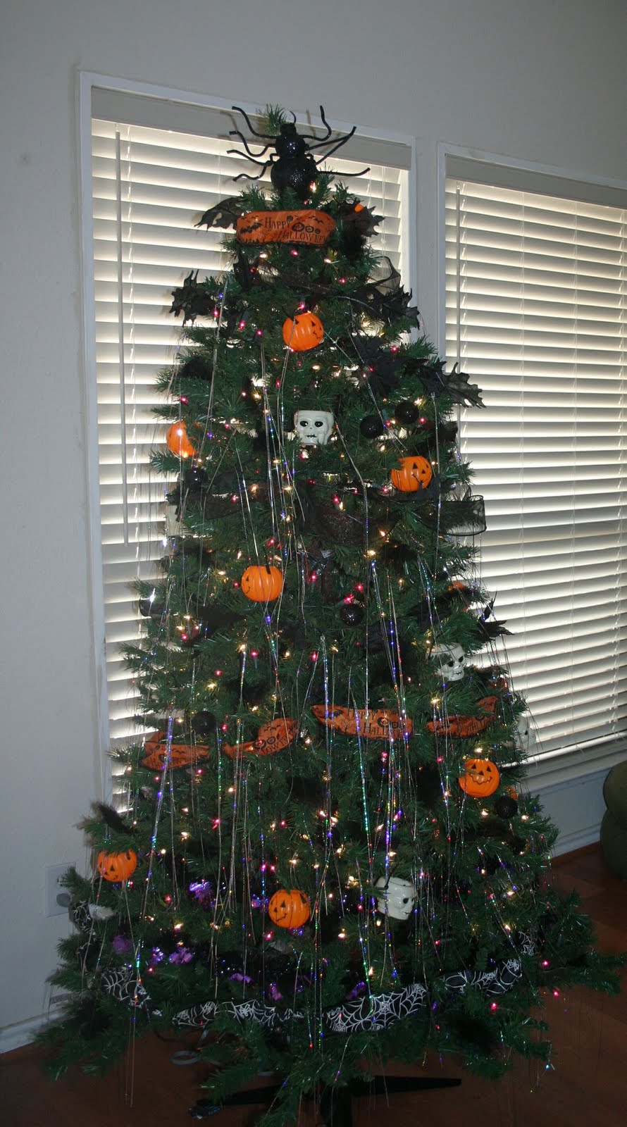 The Spooky Vegan: 13 Days of Creepmas: Halloween Christmas