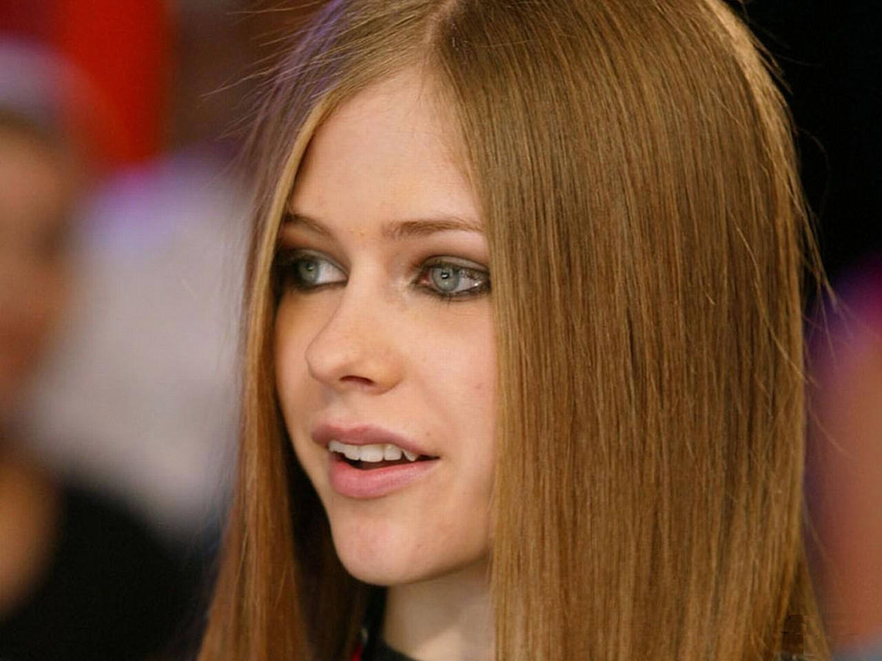 Avril Lavigne Hot Pictures, Photo Gallery & Wallpapers: Avril Lavigne Pictures