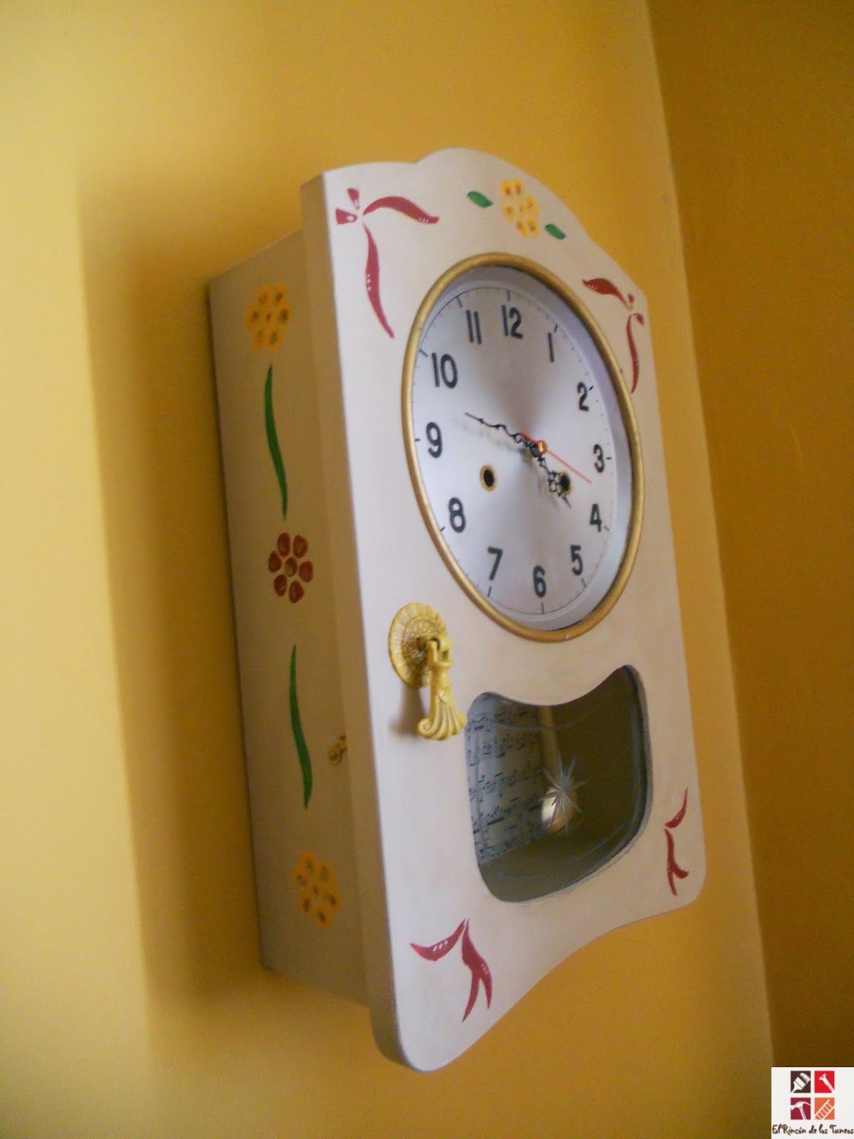 reloj con la técnica del estarcido reloj con la técnica del estarcido