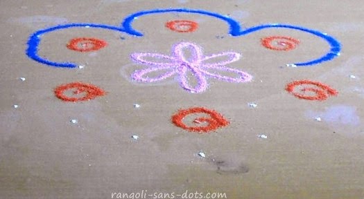 7 by 4 dots grid with outer patterns simple-peacocok-kolam-2.jpg