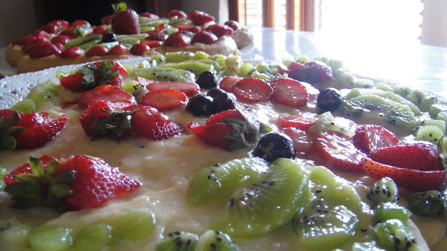 crostata di fragole e kiwi ed.... auguri a tutte le