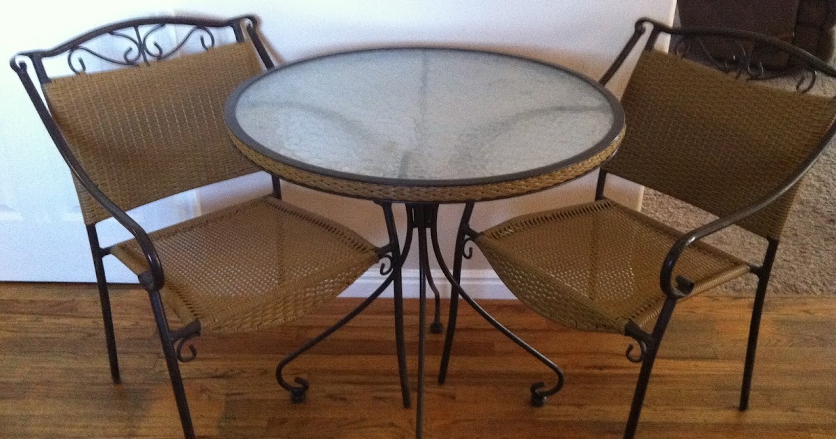 Online yard sale: Cute indoor/outdoor bistro set $60