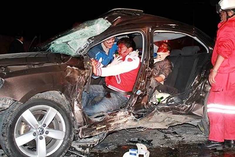 Lista 98+ Imagen De Fondo Fotos De Choques De Autos Leves Cena Hermosa