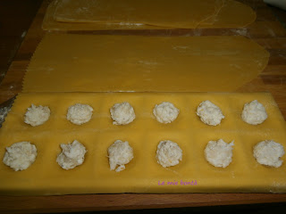 ravioli al baccala' su passata di ceci