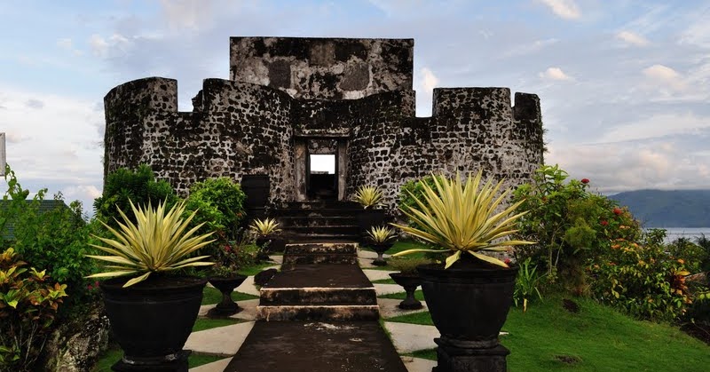 Remike utazo bloggja: Benteng Oranye, Tolukko