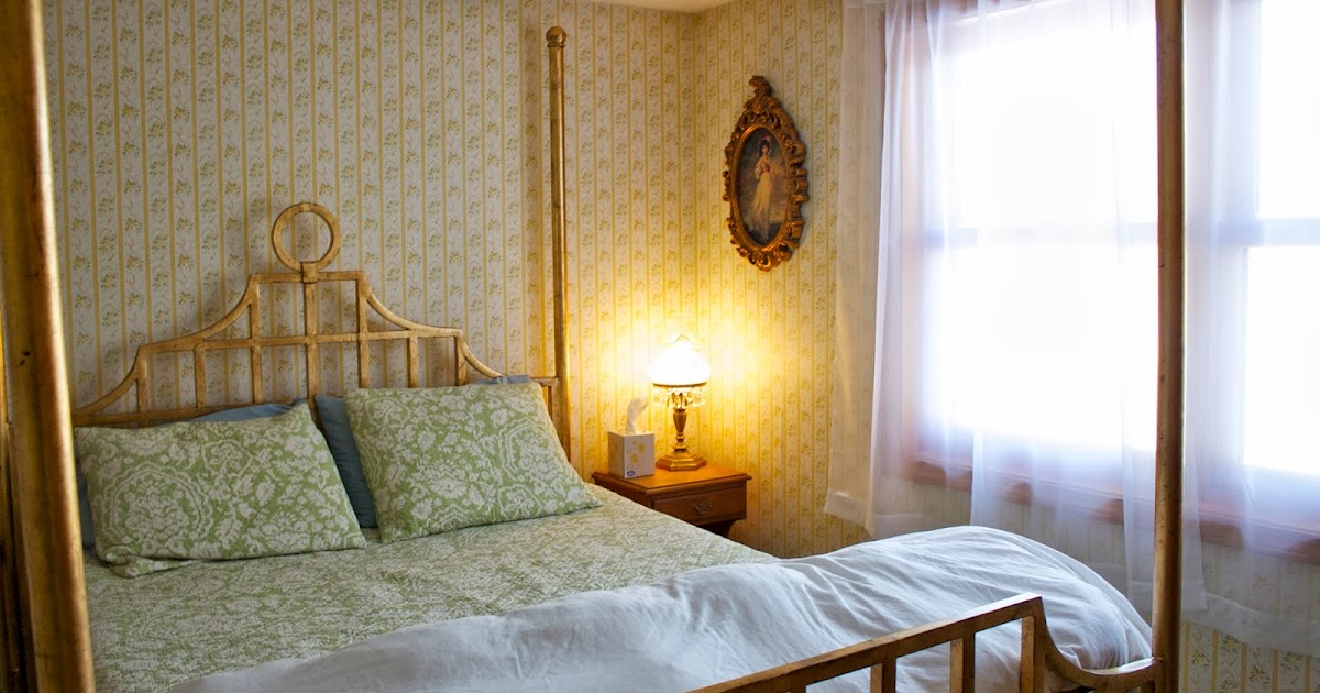QuarDecor Victorian Cottage Guest Room