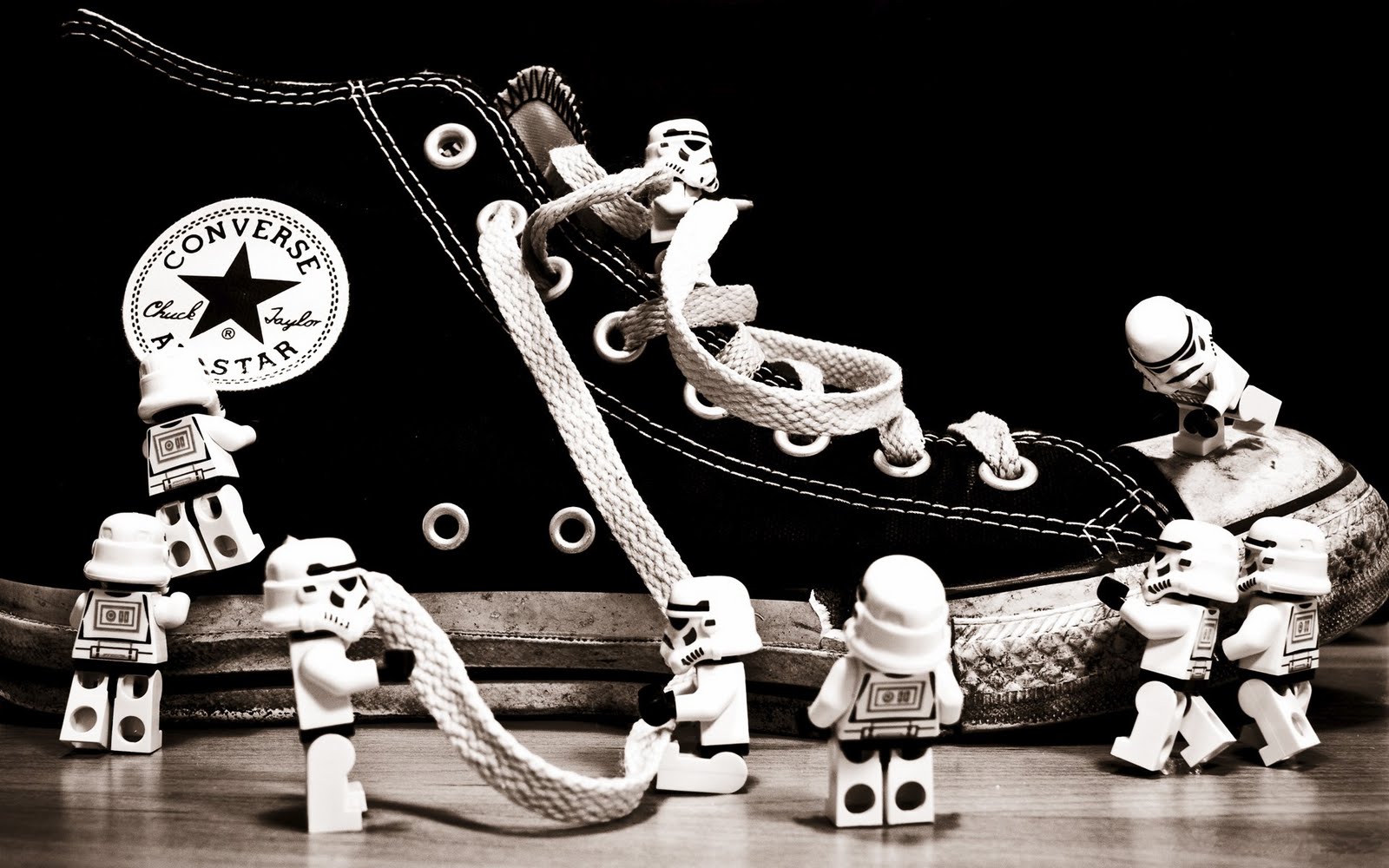 http://4.bp.blogspot.com/-8uXqxOhE2GM/TnJ2bo7vgNI/AAAAAAAADC4/zB1xCWS2DZs/s1600/Converse_All_Star_Lego_Star_Wars_Stormtroopers_HD_Wallpaper_Vvallpaper.Net.jpg