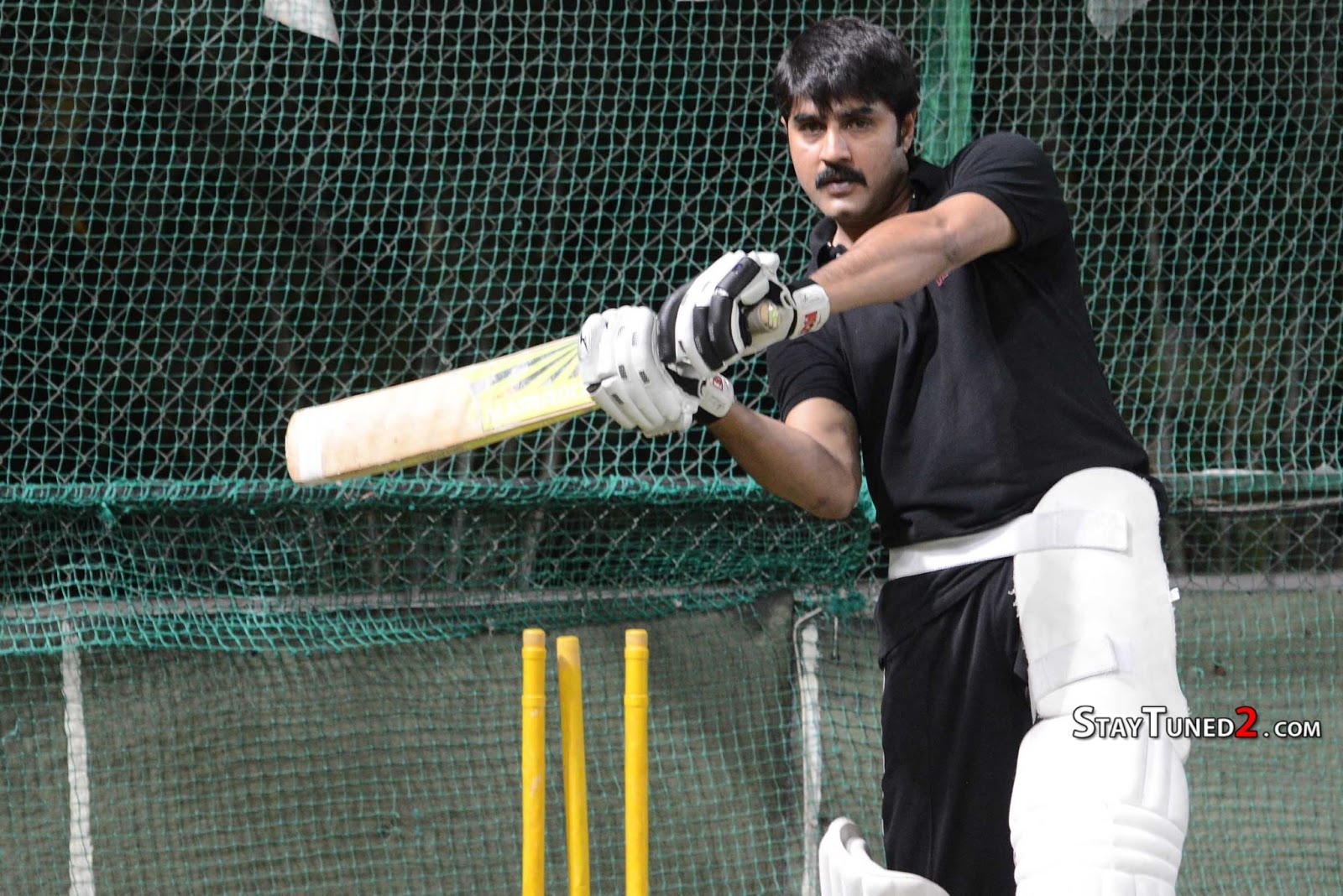 http://4.bp.blogspot.com/-8vMDF1SB1QE/URNOB9f7XEI/AAAAAAAAFVA/rqwk0D2h9x8/s1600/Telugu-Warriors-Practicing-For-CCL-3-At-In-Sportz-Stadium-61.jpg