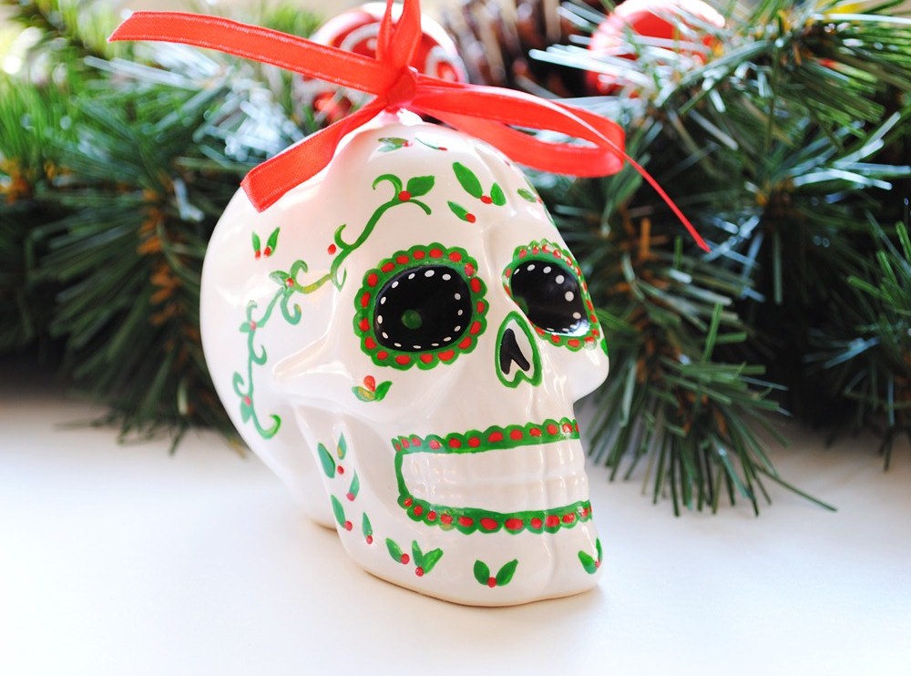 Peachy Cheek: Christmas decorating and Sugar Skull ornaments