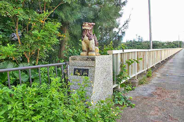 bridge, statue, shisa, facing east
