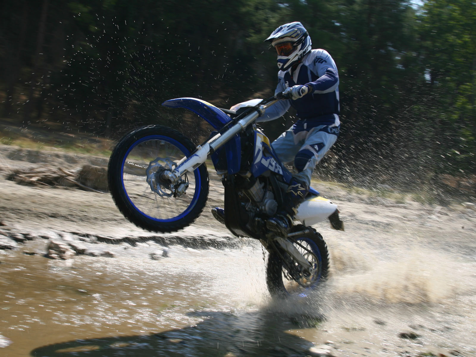 http://4.bp.blogspot.com/-8xzbNyZaNTI/TmdIYQKVIDI/AAAAAAAAHi8/m2o_lUX3EDc/s1600/Husaberg_FE570_2009_15.jpg