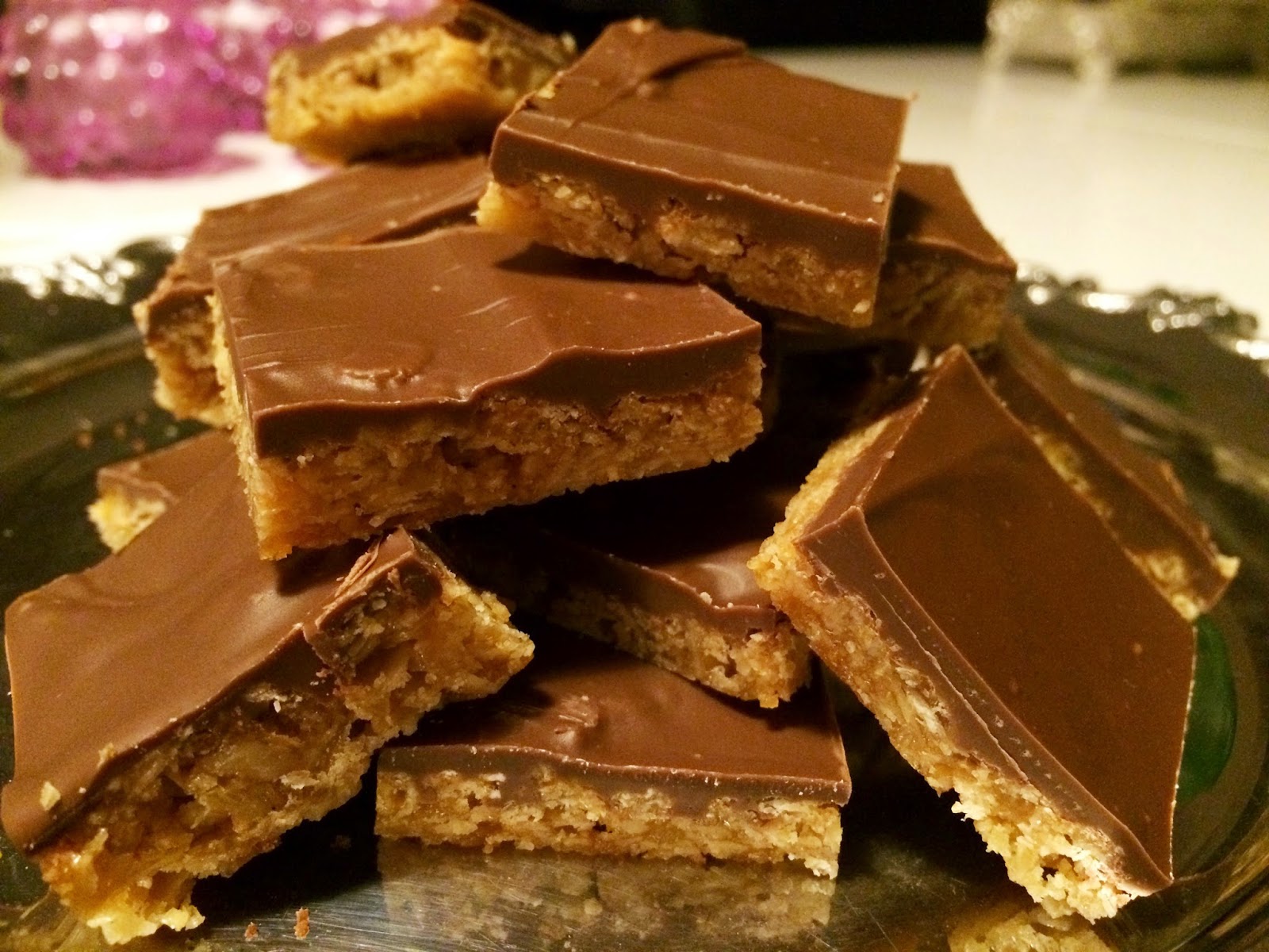 havrekakor i långpanna med choklad havrekakor i långpanna med choklad