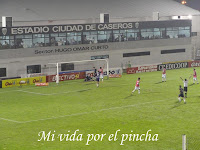 Blooper en en área de Estudiantes y gol de Lamadrid