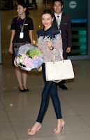 Miranda Kerr arrives at Incheon International Airport Miranda Kerr holding a bouquet