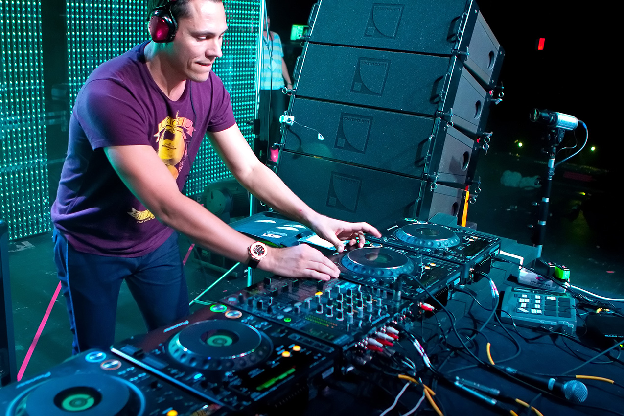 dj tiesto app ti 235 sto s clothing line dj tiesto app ti 235 sto s clothing line