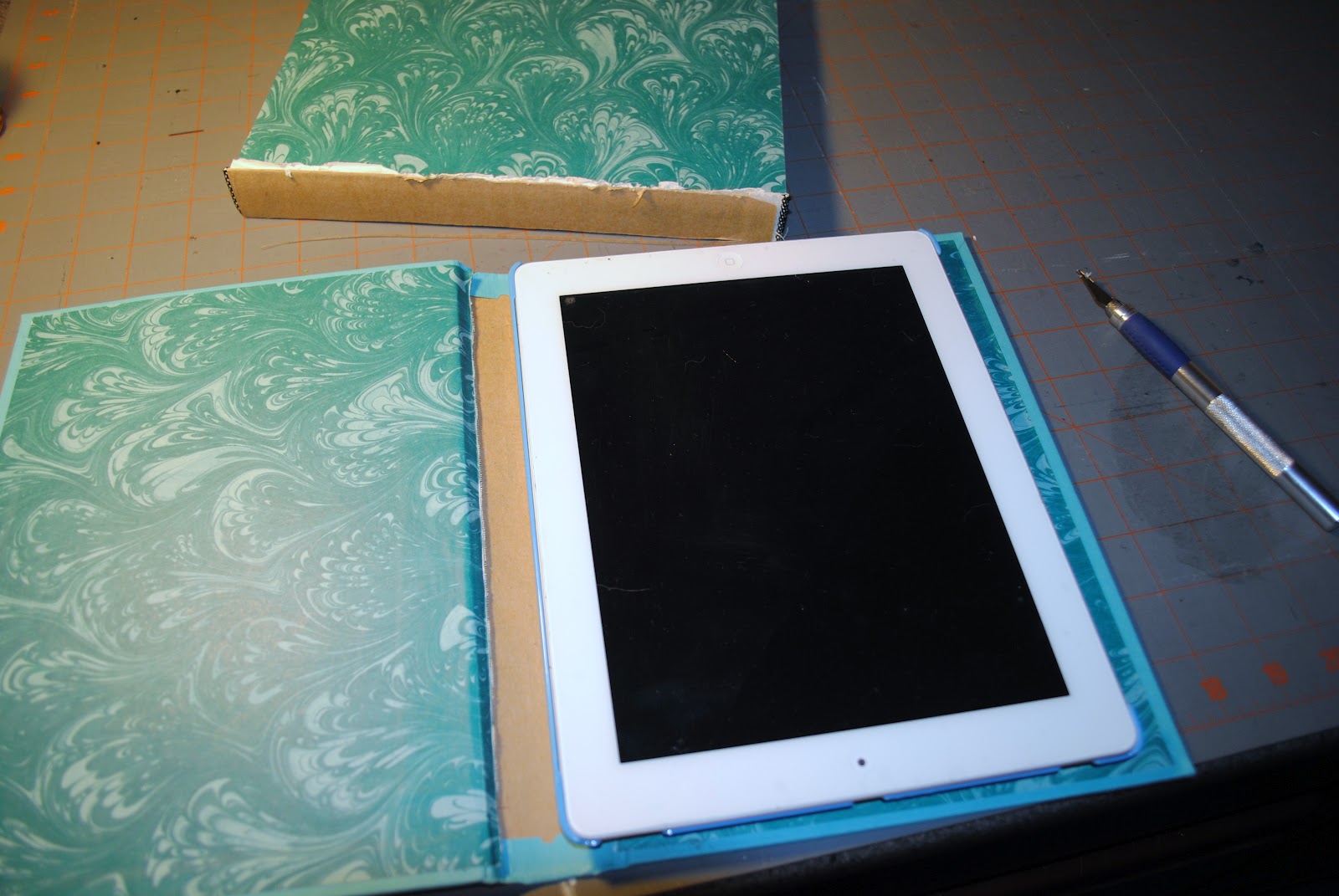Buffalo Belle DIY Ipad 2 Case Book Hack